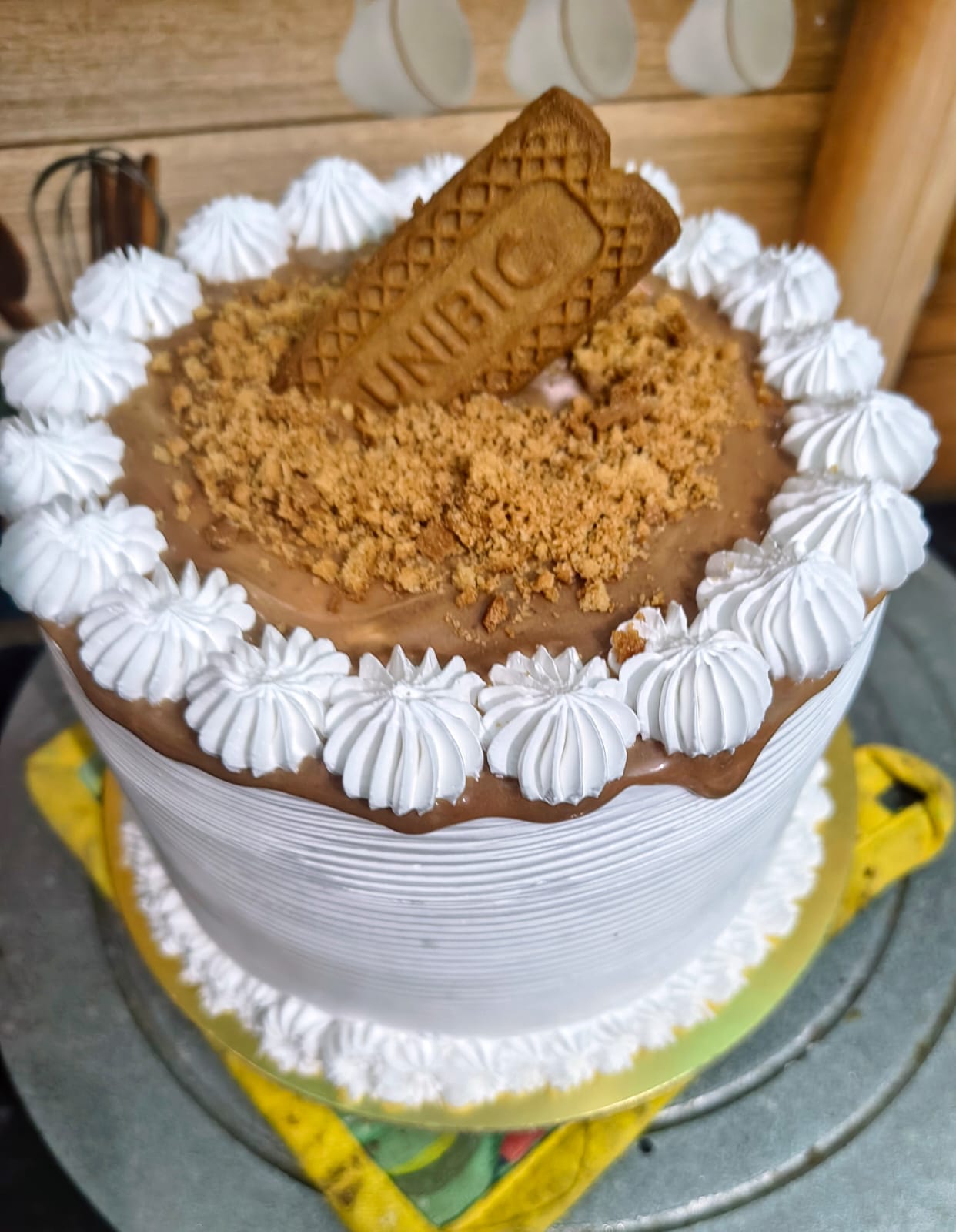 Biscoff crumble cake